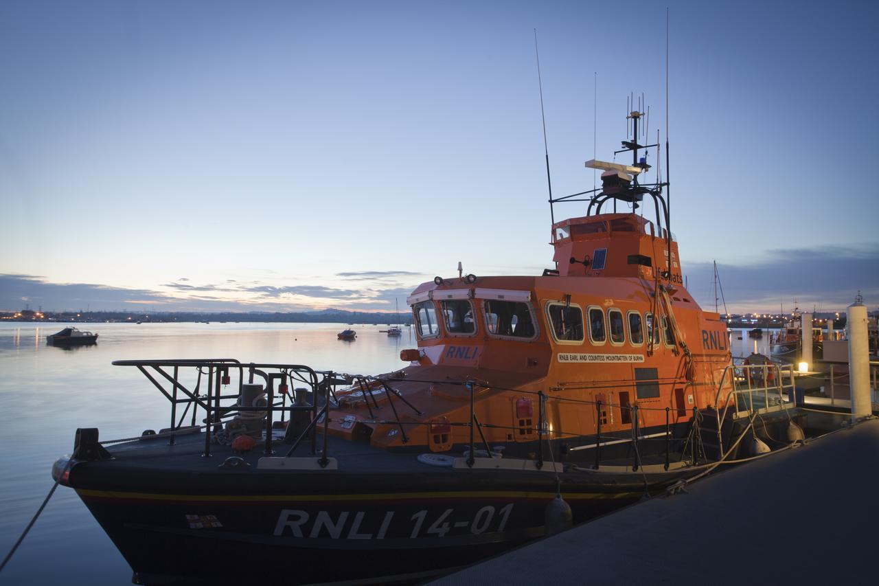Отель Rnli College Пул Экстерьер фото