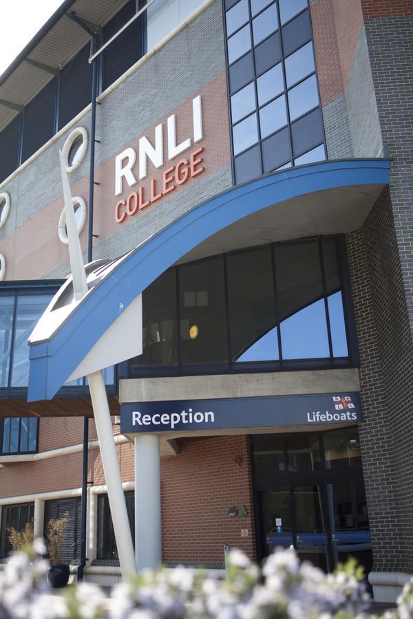 Отель Rnli College Пул Экстерьер фото